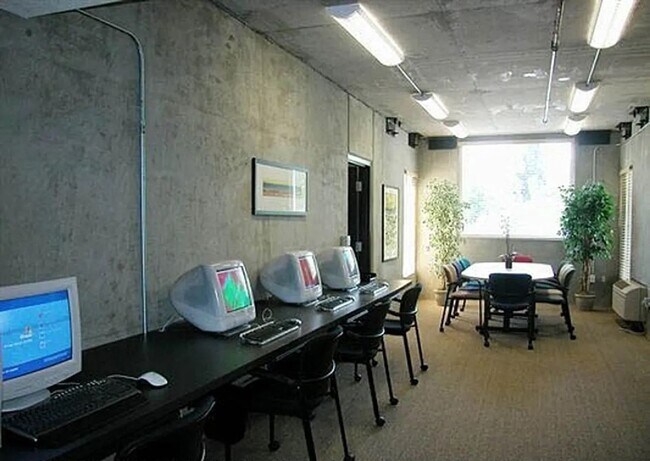 Building Photo - Lenzen Square