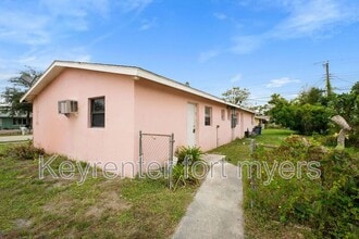 Building Photo - 1604 Oak Dr