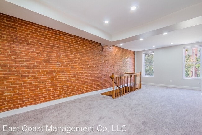 Building Photo - 132 S Washington St