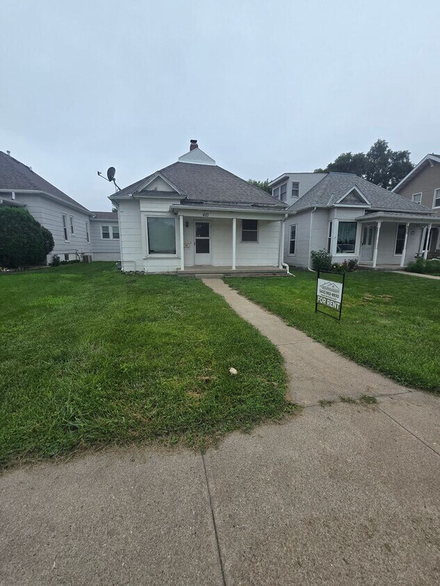 Foto principal - For Rent: Cozy 2 Bedroom, 1 Bathroom Singl...