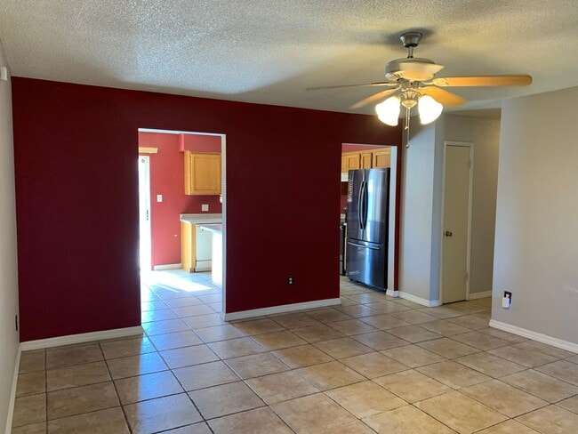 Foto del edificio - 3 BEDROOM HOME!