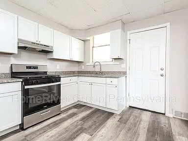 Building Photo - 2712 Versailles Ave