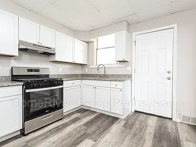 Foto del edificio - 2712 Versailles Ave