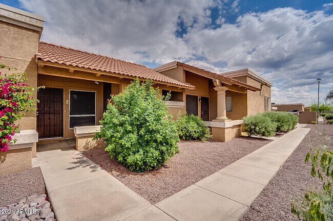 Building Photo - 20420 N 6th Dr