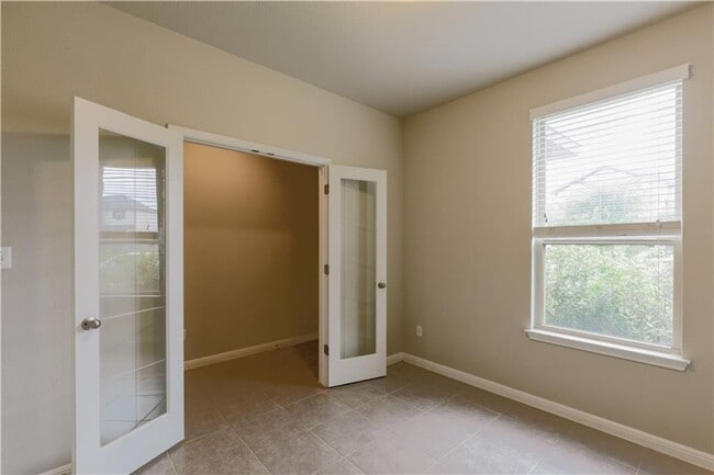 Building Photo - Lovely and Cozy 3/BR and 2/BA Home in Roun...