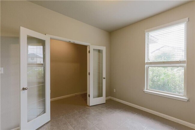 Foto del edificio - Lovely and Cozy 3/BR and 2/BA Home in Roun...