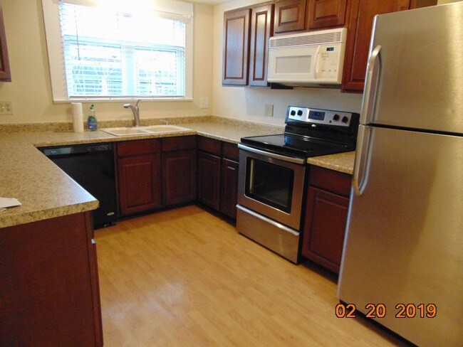 Building Photo - East Medford 3-bedroom Home