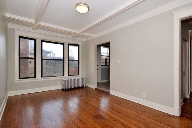 Foto del edificio - 925 E 61st St