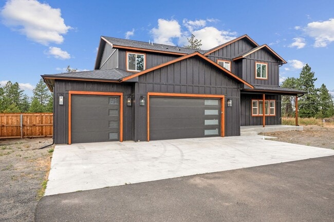 Building Photo - Gorgeous Grandview 5 Bedroom 3 Bath Luxury Home!