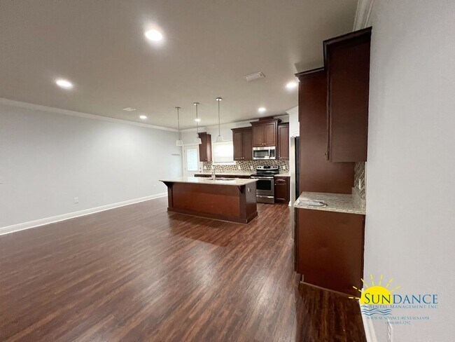 Foto del edificio - Stunning 4-Bedroom Home in Navarre, Just 3-Miles to Navarre Beach!