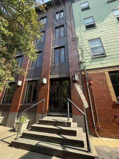 Building Photo - 322 8th St
