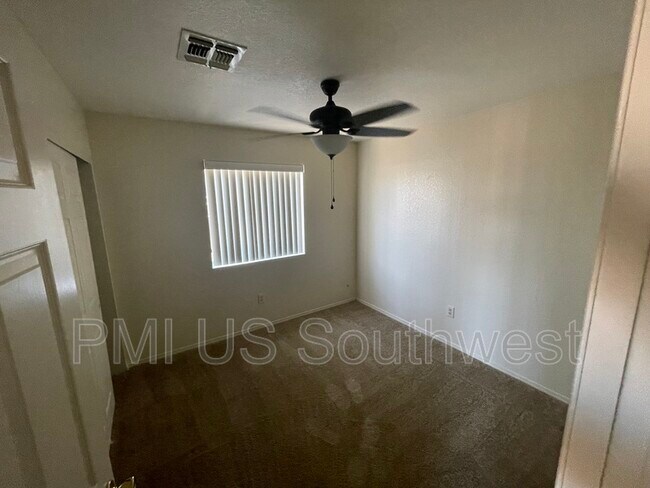 Foto del edificio - 825 Gemstone Ave
