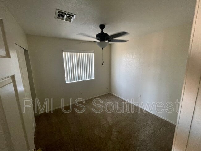 Building Photo - 825 Gemstone Ave