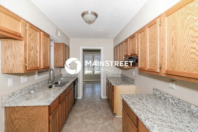 Building Photo - 5 Bedroom Pet-Friendly Home in Memphis, TN with Main Street Renewal