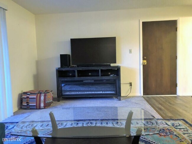 Building Photo - 2 br, 1.5 bath Apartment - 2747 Glenwood Ct