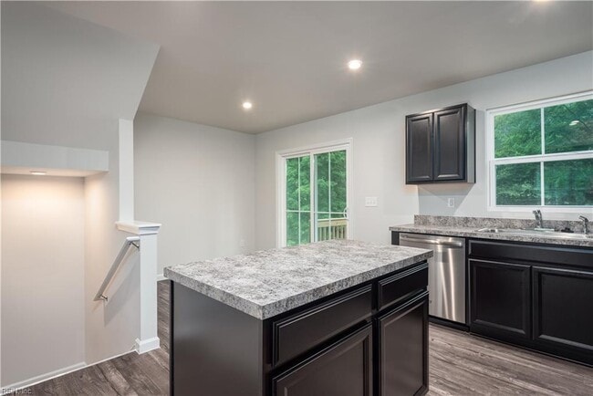 Building Photo - 701 Lakeview Cove