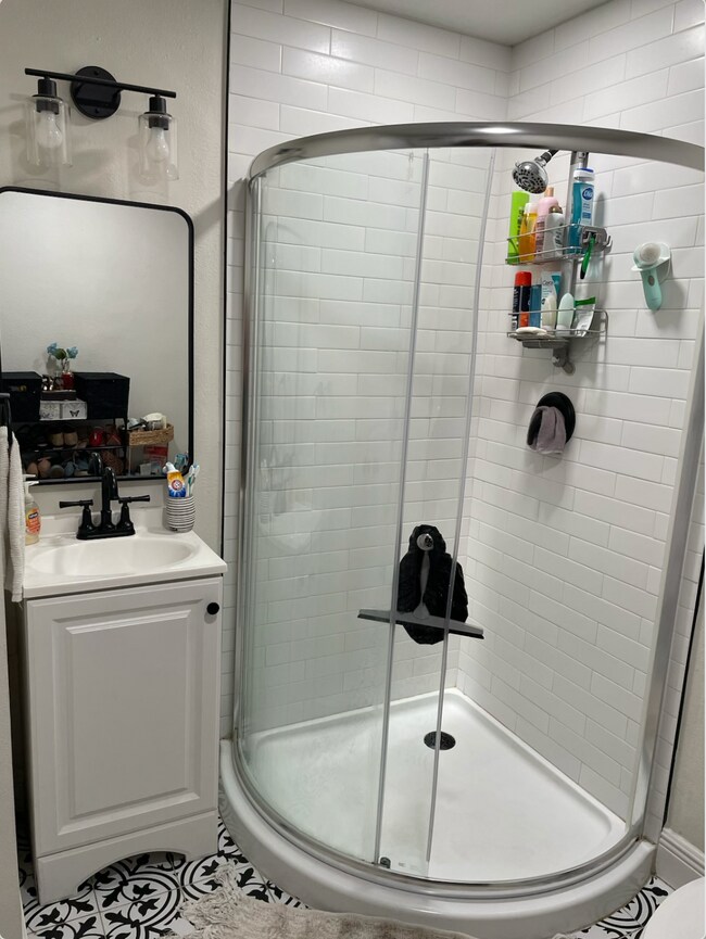 Photo - Glen Ave  Efficiency Apartment