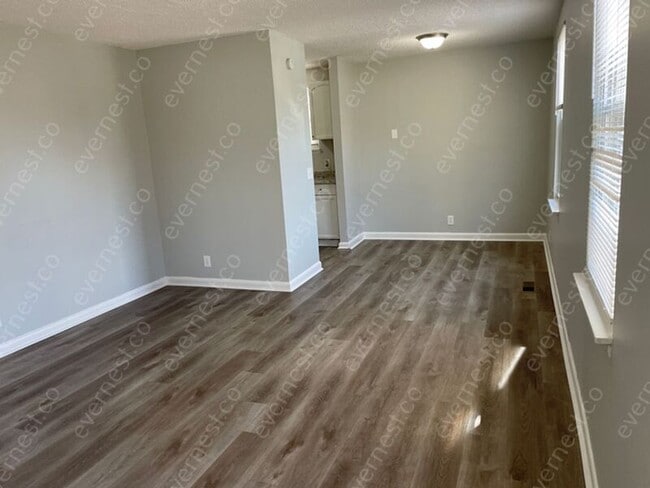 Building Photo - 132 Lanewood Ct