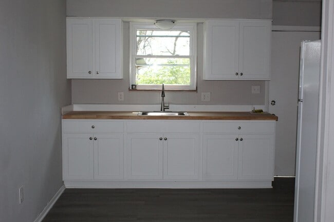 Building Photo - Maryville 2-bedroom Duplex