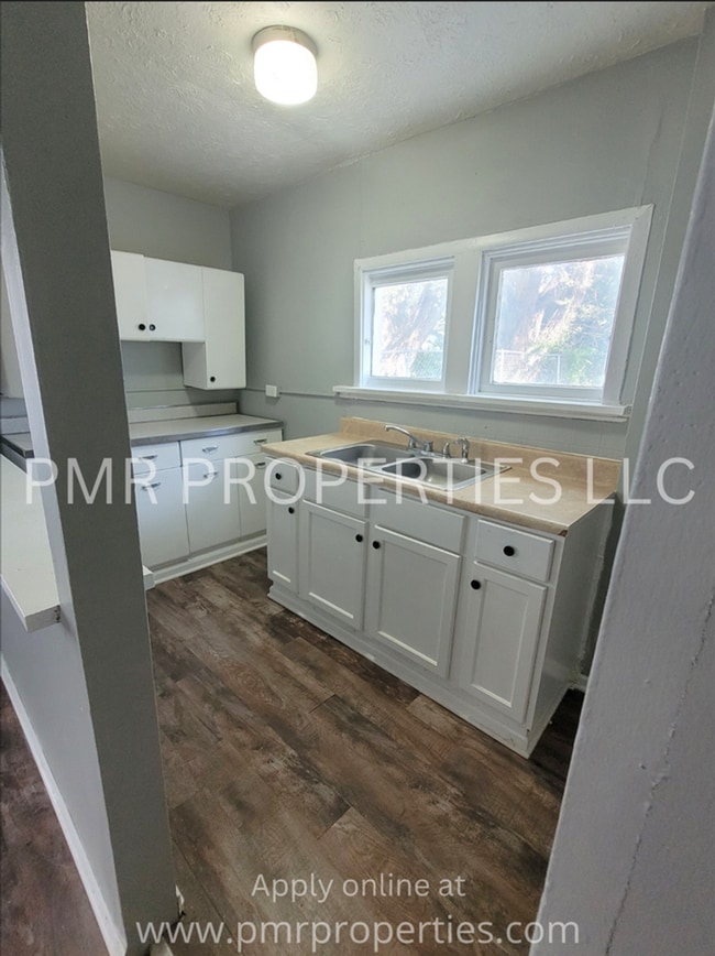Building Photo - 1 Bedroom/ 1 Bathroom House