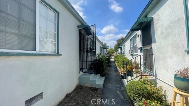 Foto del edificio - 364 S Sierra Madre Blvd