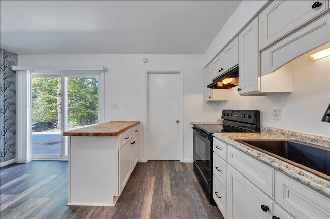 Foto del edificio - 1802 Edmund Ave NE