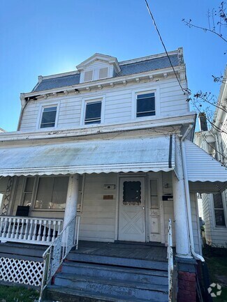 Building Photo - 1911 Fairmount Ave