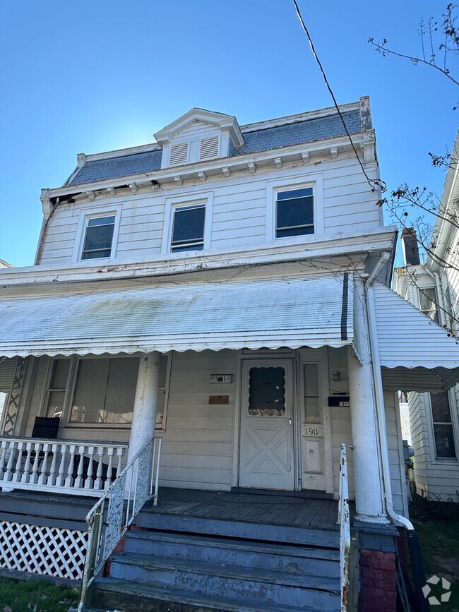 Building Photo - 1911 Fairmount Ave