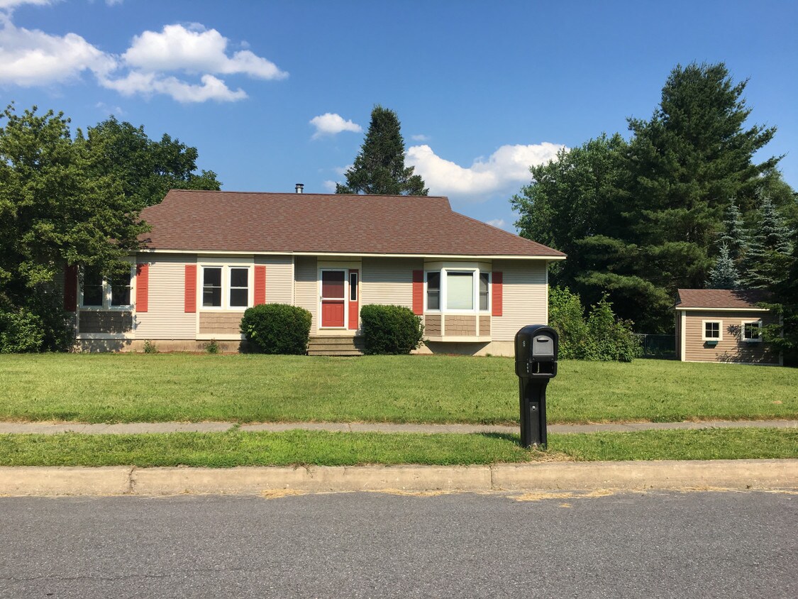 15 Londonderry Lane House for Rent in Essex, VT