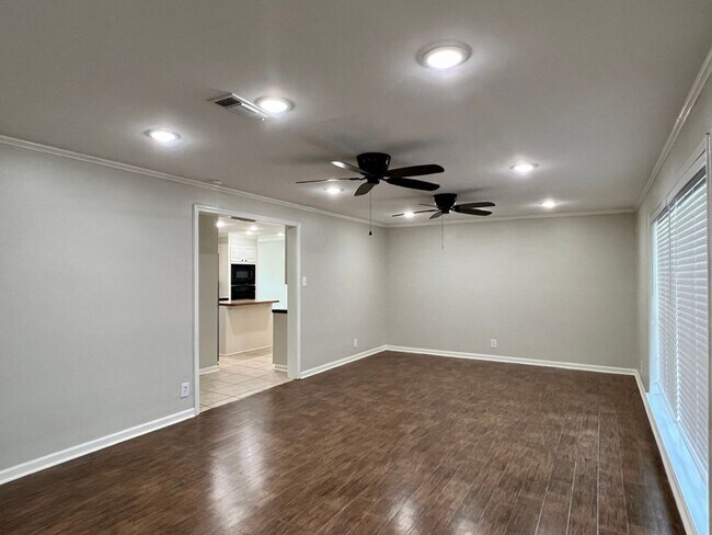 Building Photo - Large Family Home 318 855-0558 office@cree...