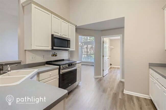 Building Photo - 140 River Birch Trce
