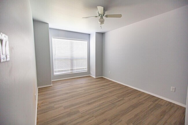 Foto del edificio - 8623 10th St