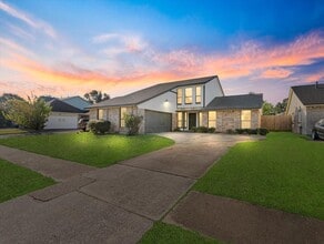 Building Photo - 5811 Fair Forest Dr