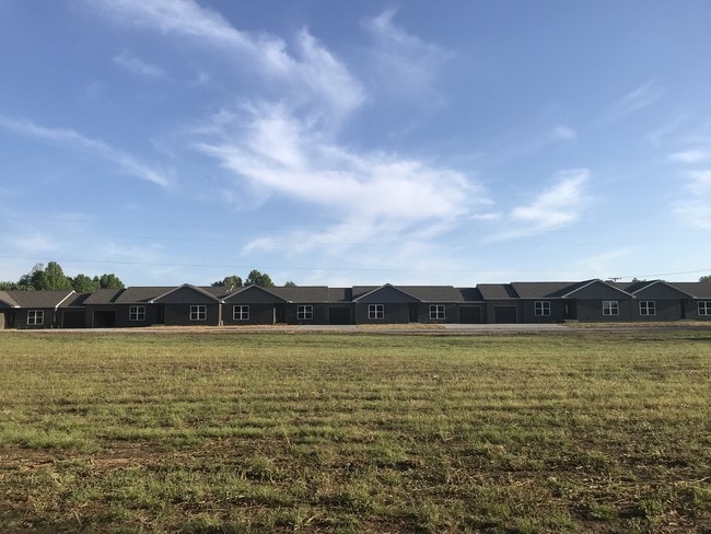 country living - 299 Hubert Rd
