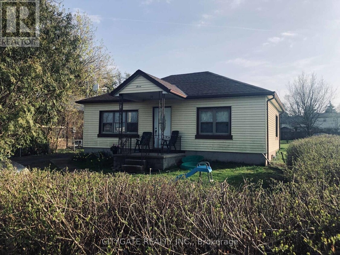 Primary Photo - 7 Milton Heights Crescent