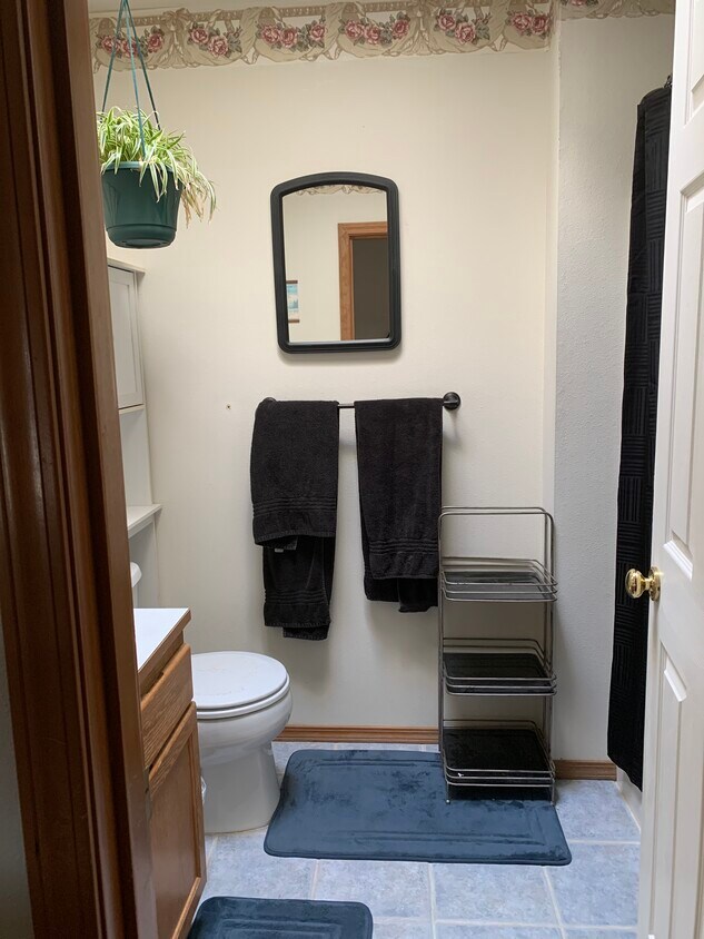 15494 Lin Ave Unit Basement, Monroe, WA 98272 Room for Rent in Monroe