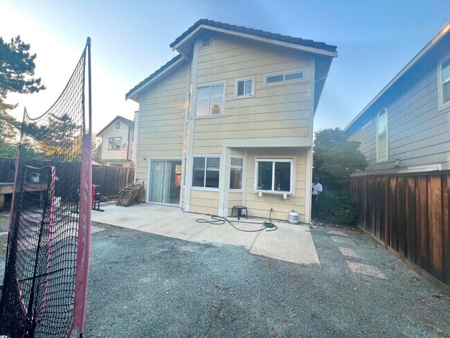 Building Photo - 479 Tioga Ct