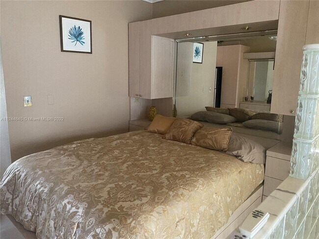 Foto del edificio - 6490 Collins Ave