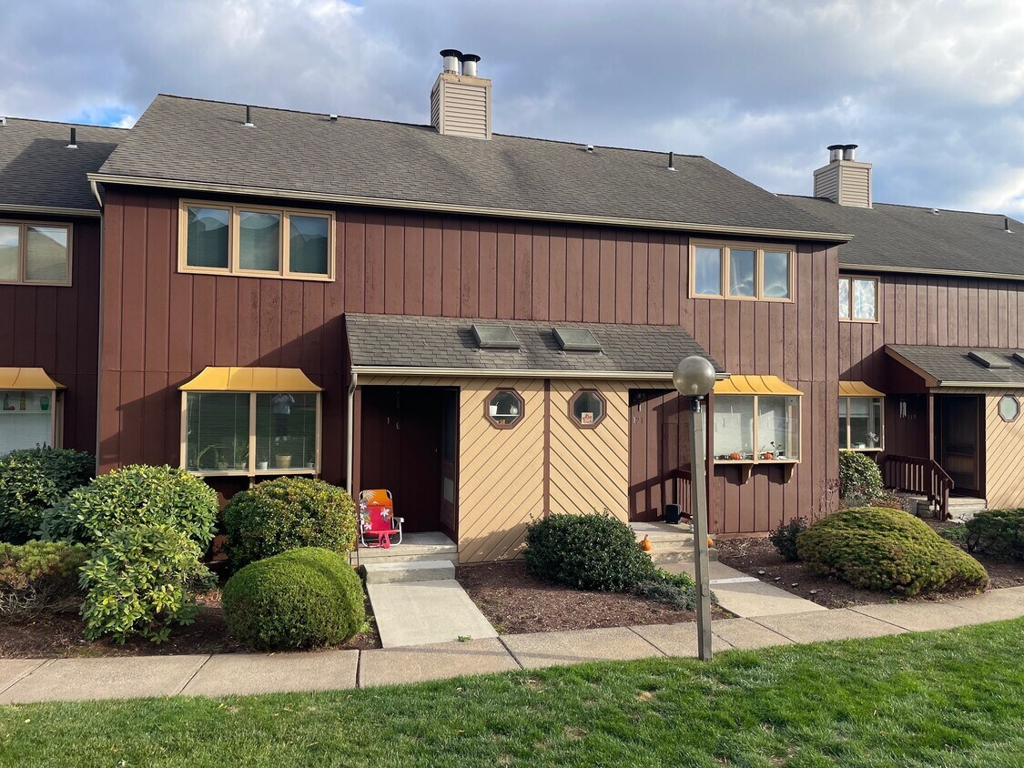 Foto principal - 123 Skyview Dr