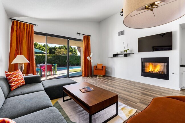 Foto del edificio - Stylish Palm Springs Retreat with Pool (Monthly Only - No Long Term)