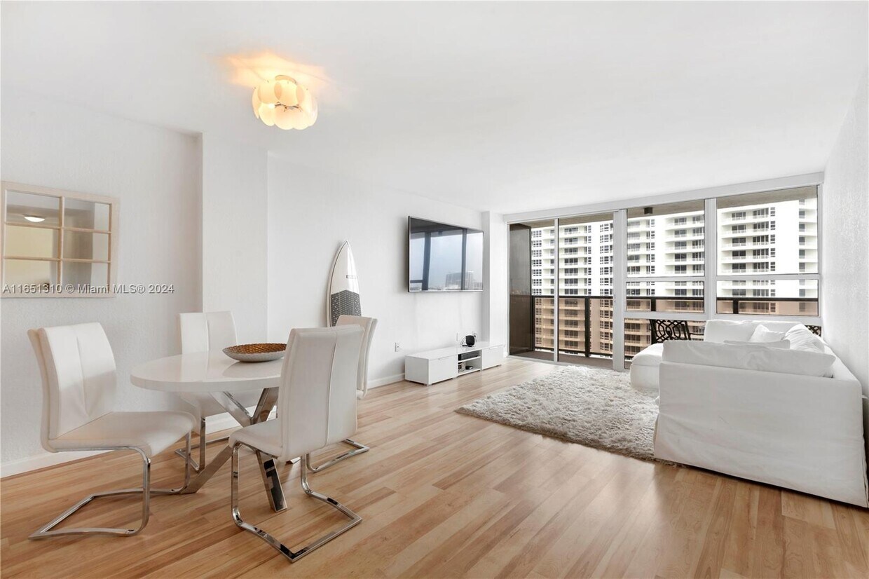 Foto principal - 600 NE 36th St