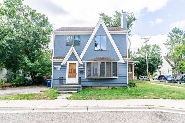 Photo - 800 Sylvan Ave House