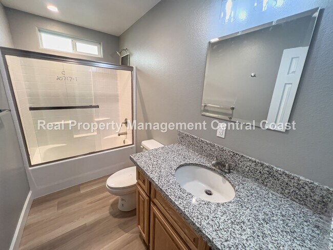 Building Photo - AVAILABLE NOW - New Build in Templeton - 3...