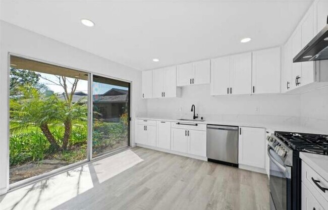 Kitchen - 963 Glencliff St