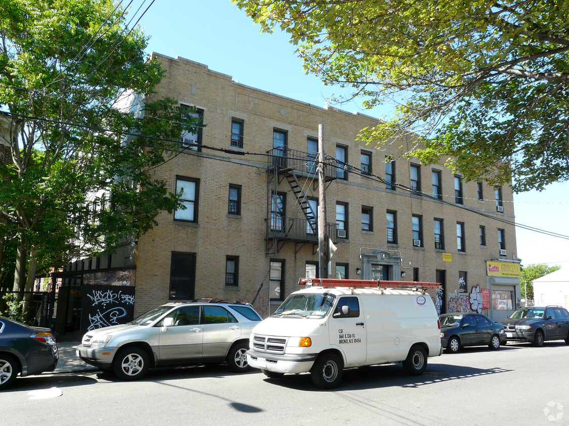 Foto del edificio - 2108 Chatterton Ave