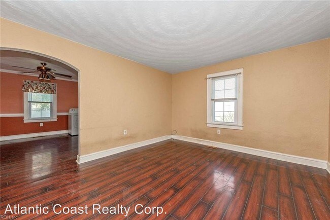 Building Photo - 2 br, 1 bath House - 132 Greenbrier Ave.