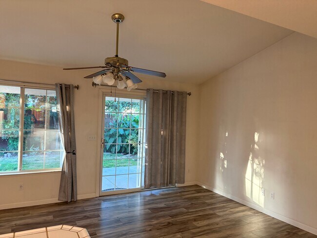 Foto del edificio - 1795 Brookside Dr