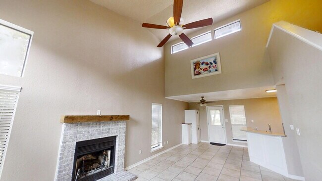Foto del edificio - Welcome home to this beautifully maintained two-story residence that blends comfort, style, and e...