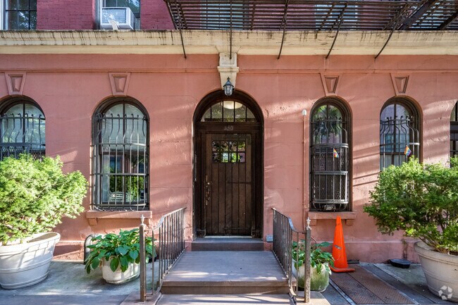 Building Photo - 350-354 W 12th St