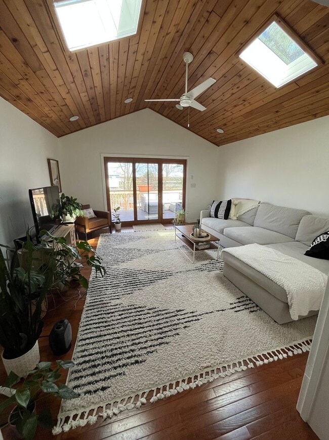 Building Photo - USGA RENTALY ONLY! CHARMING 2 BEDROOM HOME